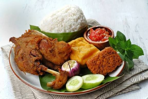 Bebek Goreng Lalapan Komplit