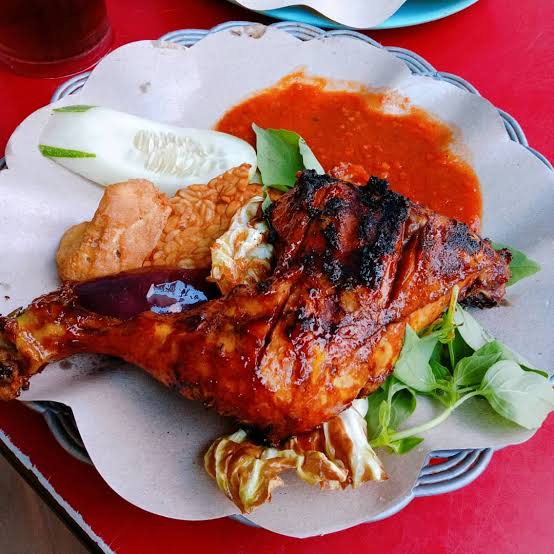 Ayam Bakar Lalapan Komplit